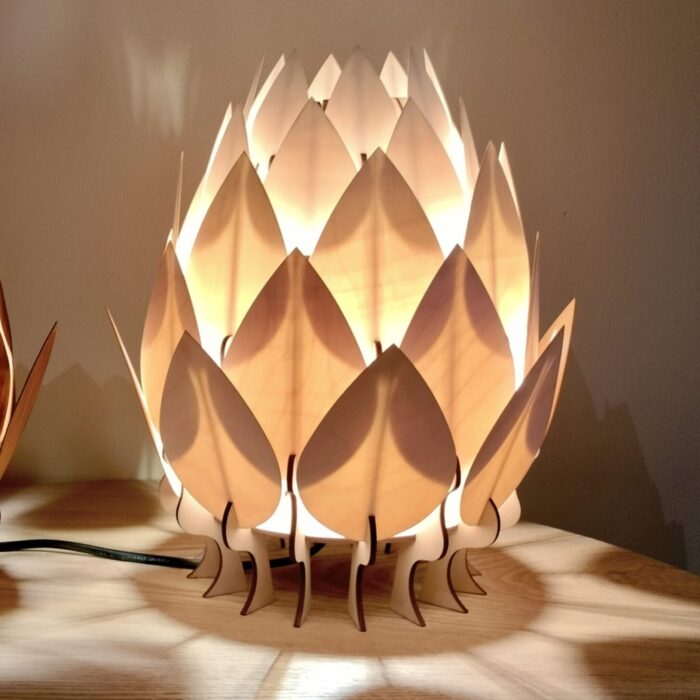 Aihkidesign_poyta_kapyvalaisin_koivu Aihkidesign_poyta_kapyvalaisin_koivu