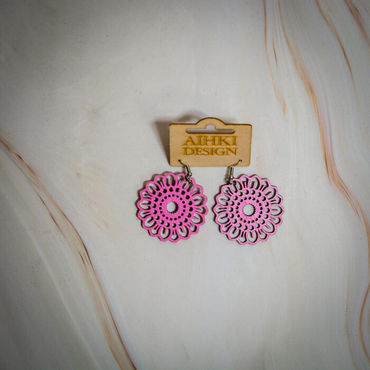 Paivankukka_roikkuva_tummavaaleanpuna Paivankukka_roikkuva_tummavaaleanpuna