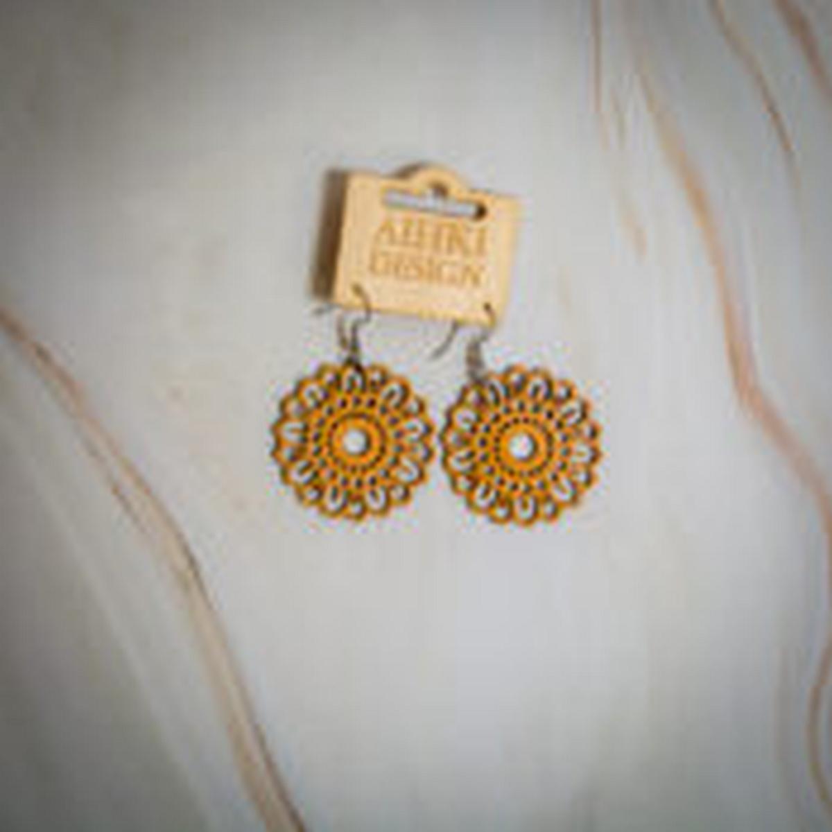 Paivankukka_roikkuva_wanhakeltainen